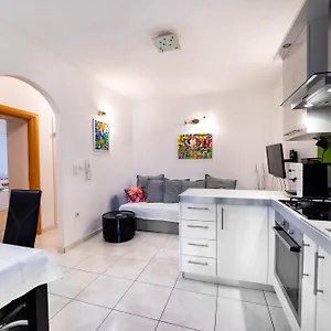 https://apartman-kira.splithotels.org